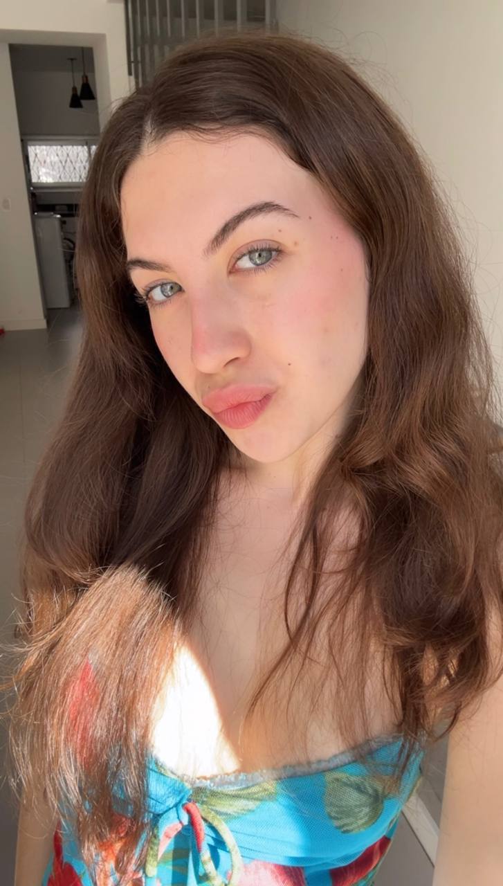 Nude girl Amber in Osaka