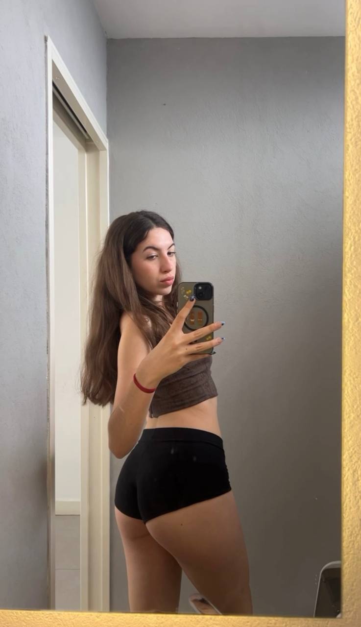 Amber in her underwear in Osaka