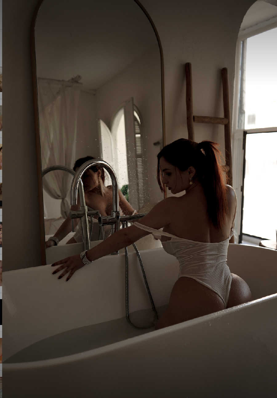 A playful frame from Miranda Faith nude — online in Osaka