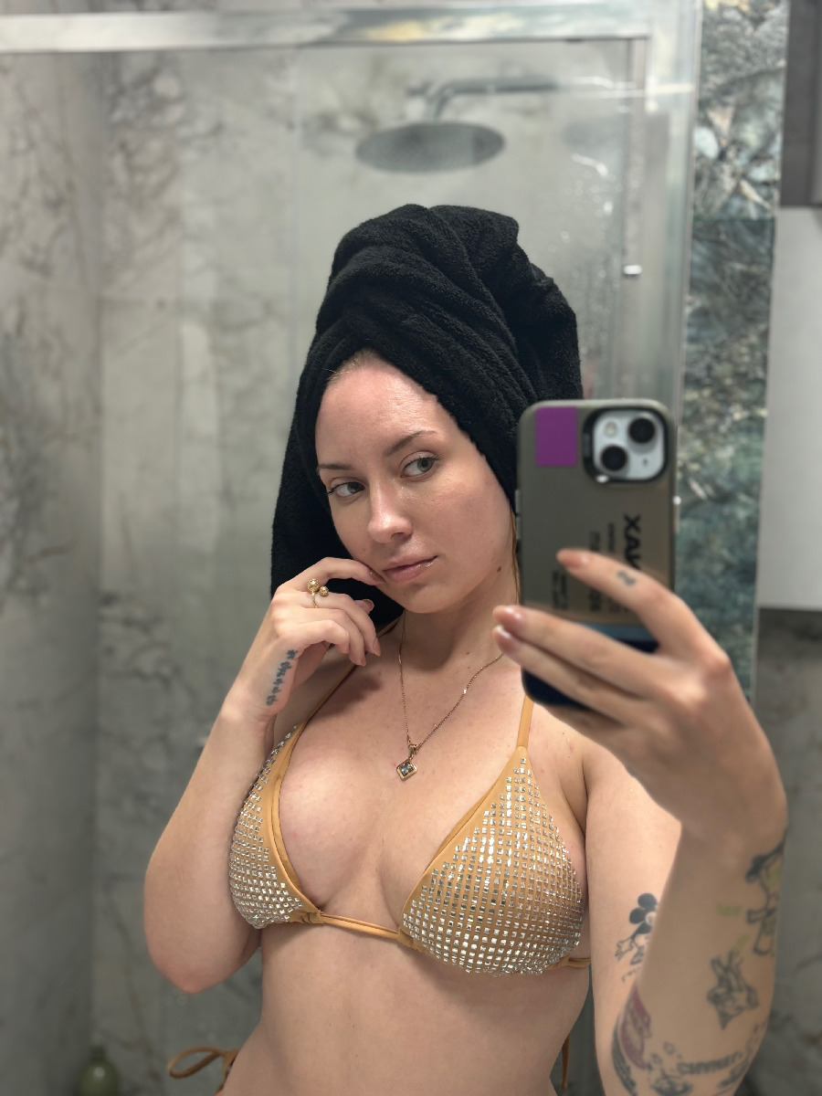 Nude girl KateV in Osaka