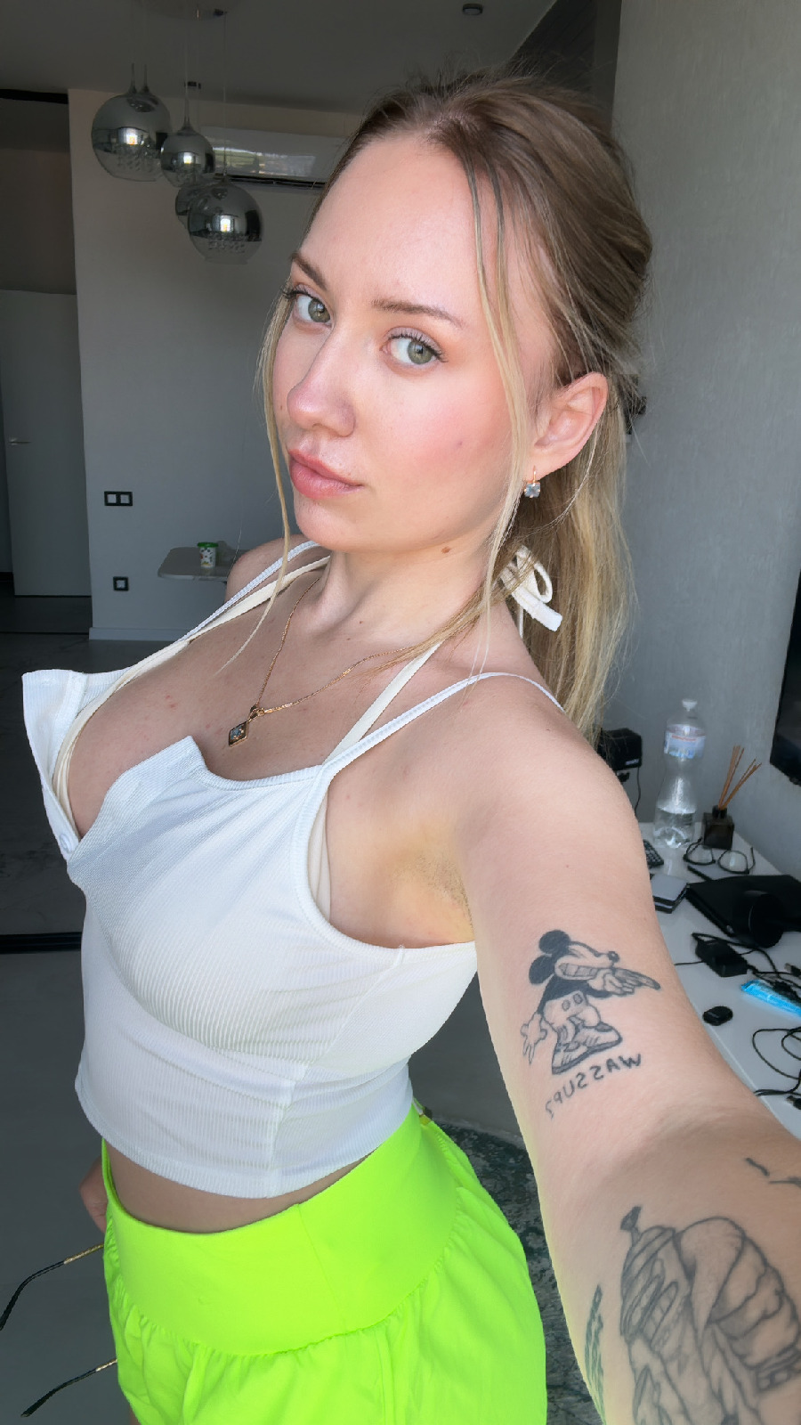 KateV in her underwear in Osaka