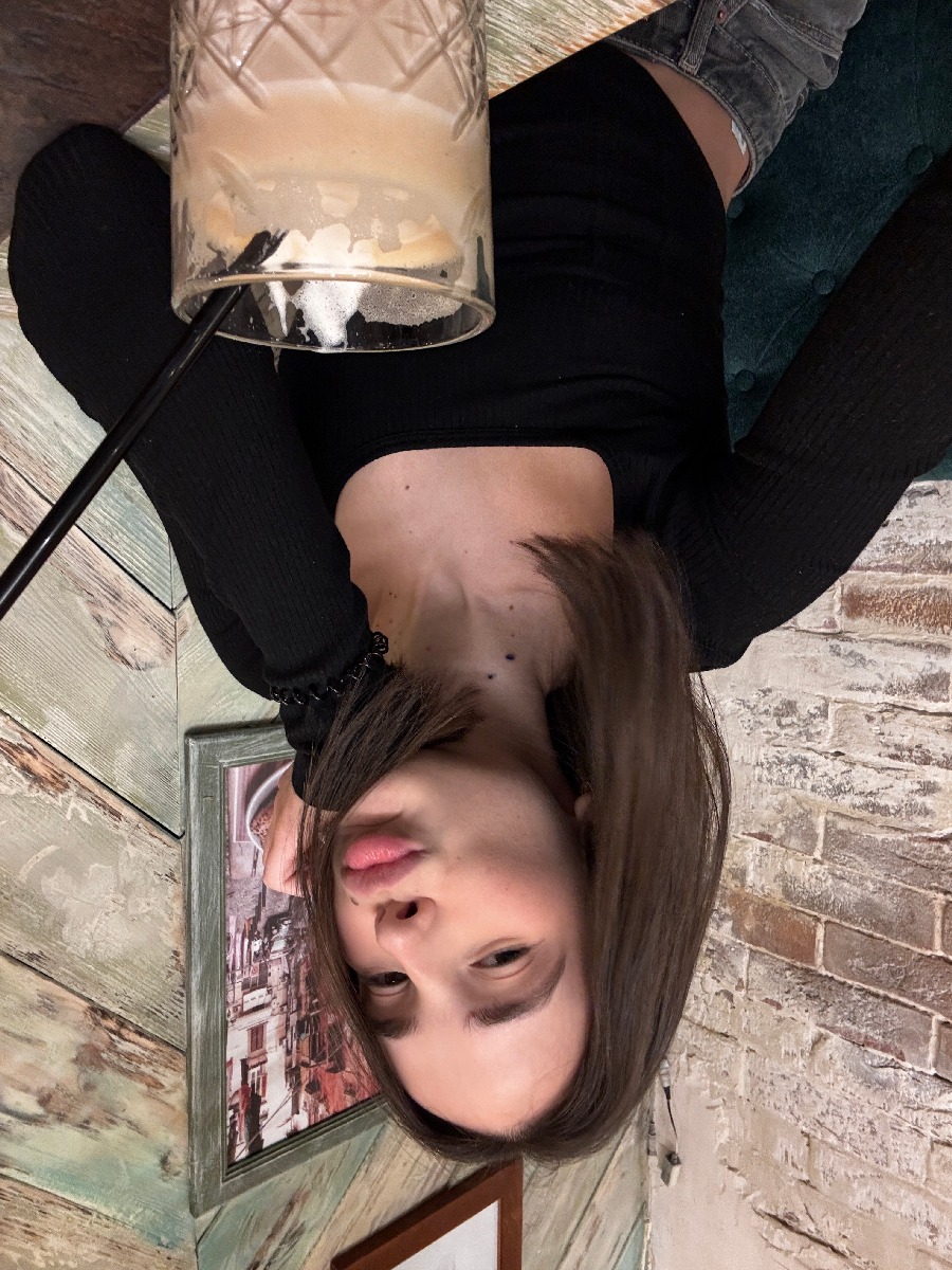 Fresh photos, fresh mood — Tina online in Osaka